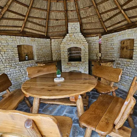 Osada Kuboski Dom Z Bali Lesny Zakatek Kamesznica