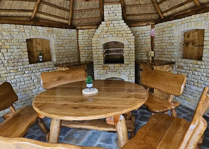 Osada Kuboski Dom Z Bali Lesny Zakatek Kamesznica